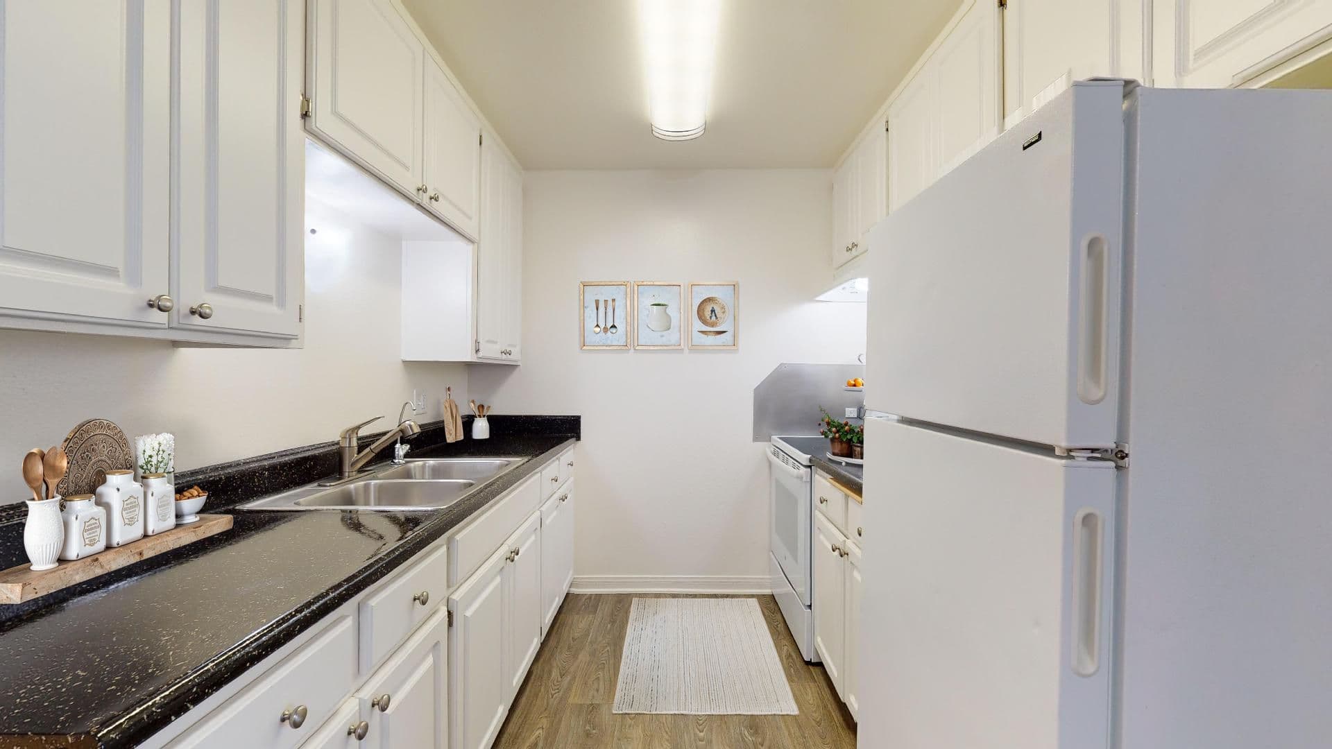 Oceanside Apartment: 180 Canyon Drive