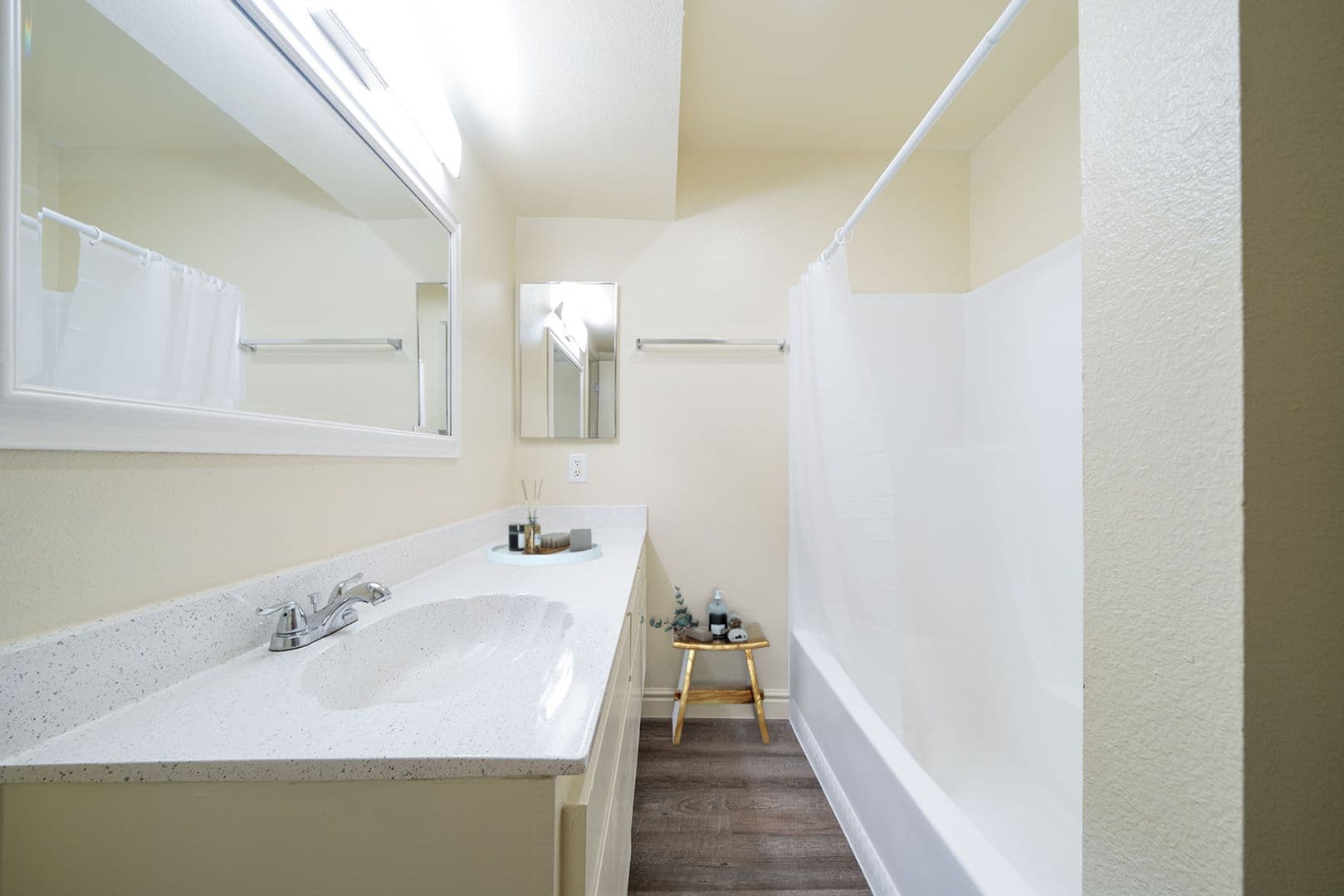 Vista Apartment: 1215-1245 Palomar Place