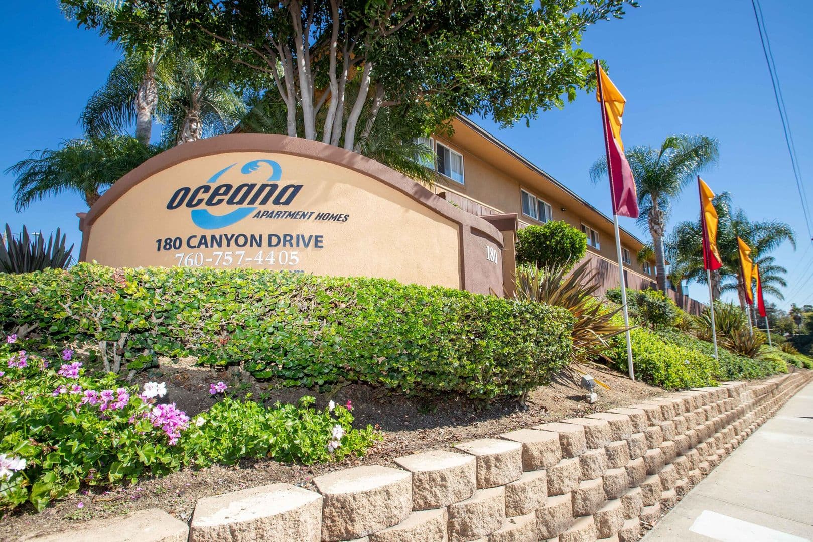 Oceanside Apartment: 180 Canyon Drive