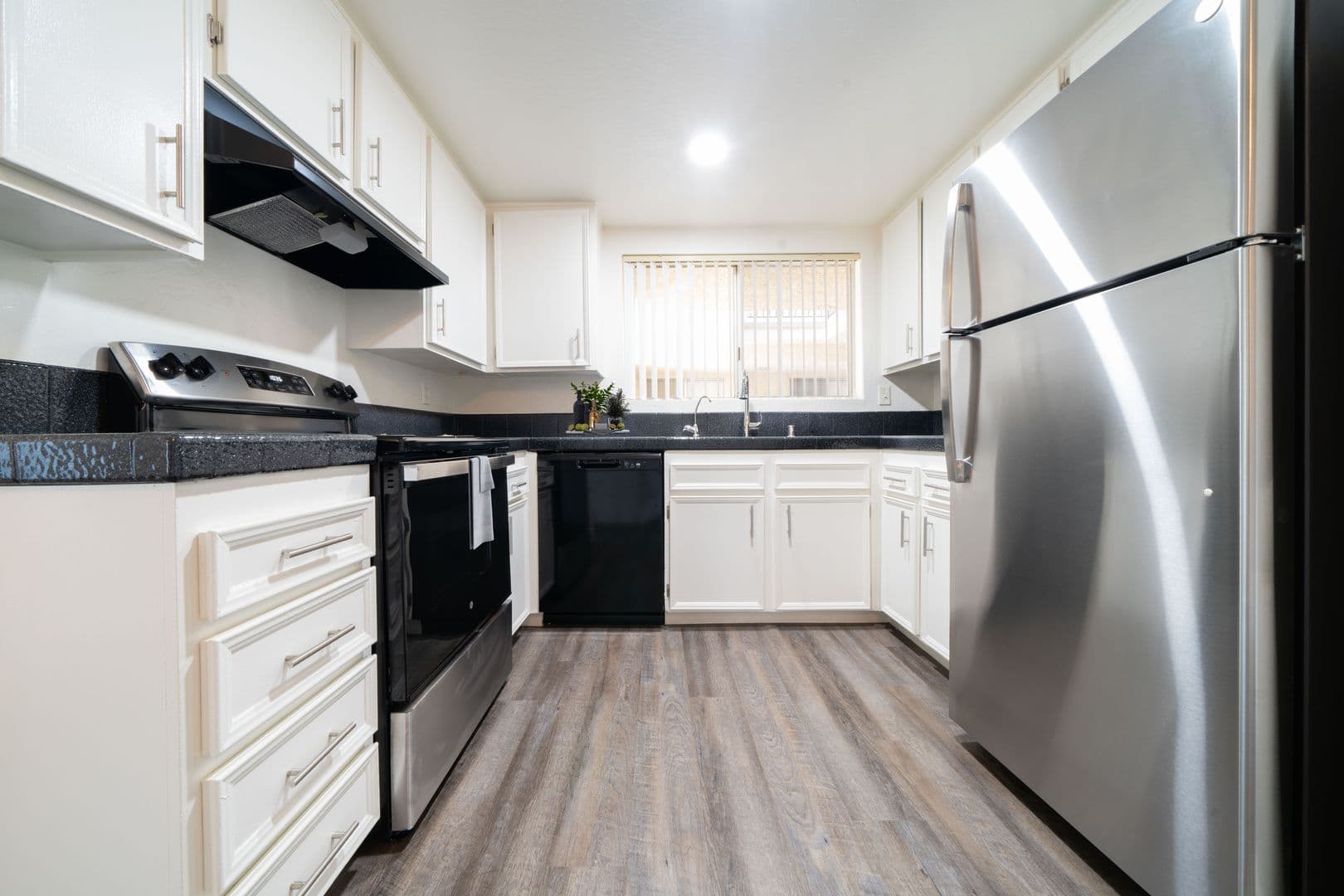 Vista Apartment: 800 East Bobier Drive