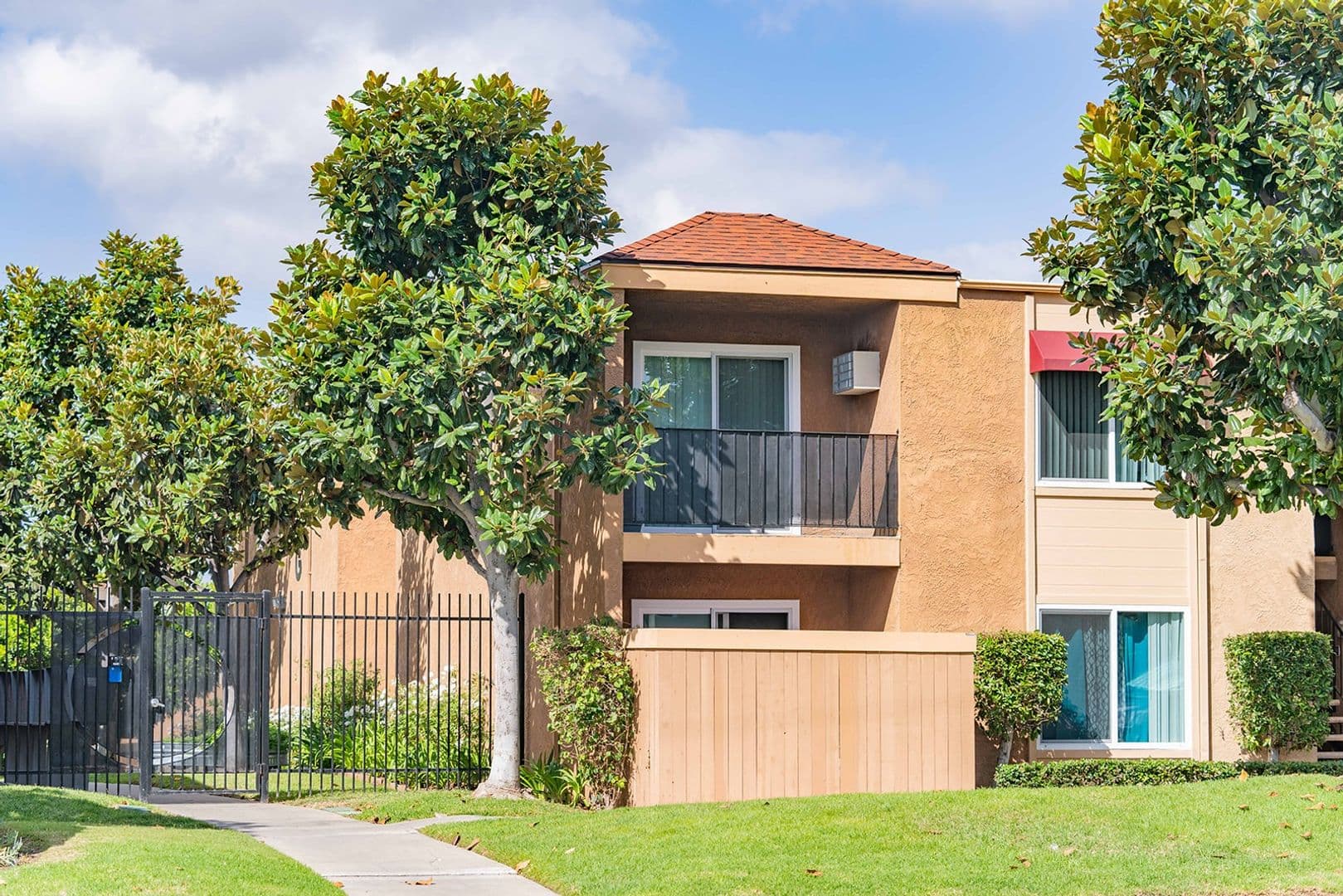 Vista Apartment: 1440 Oak Drive