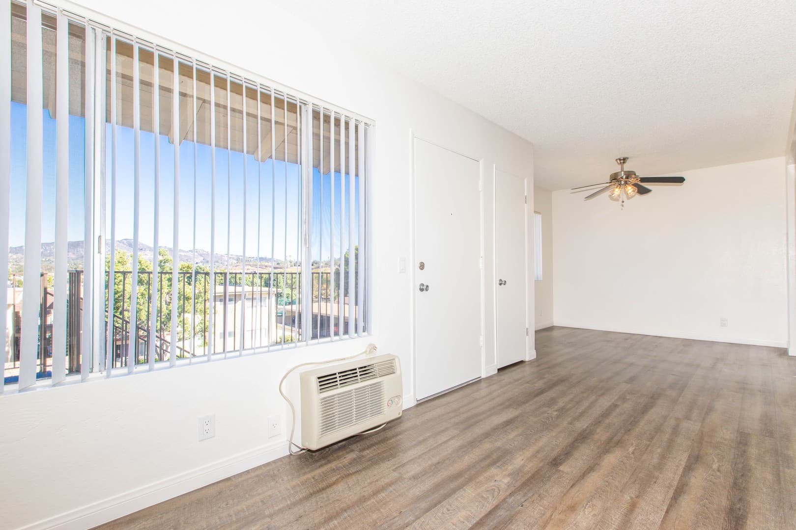 Vista Apartment: 800 East Bobier Drive