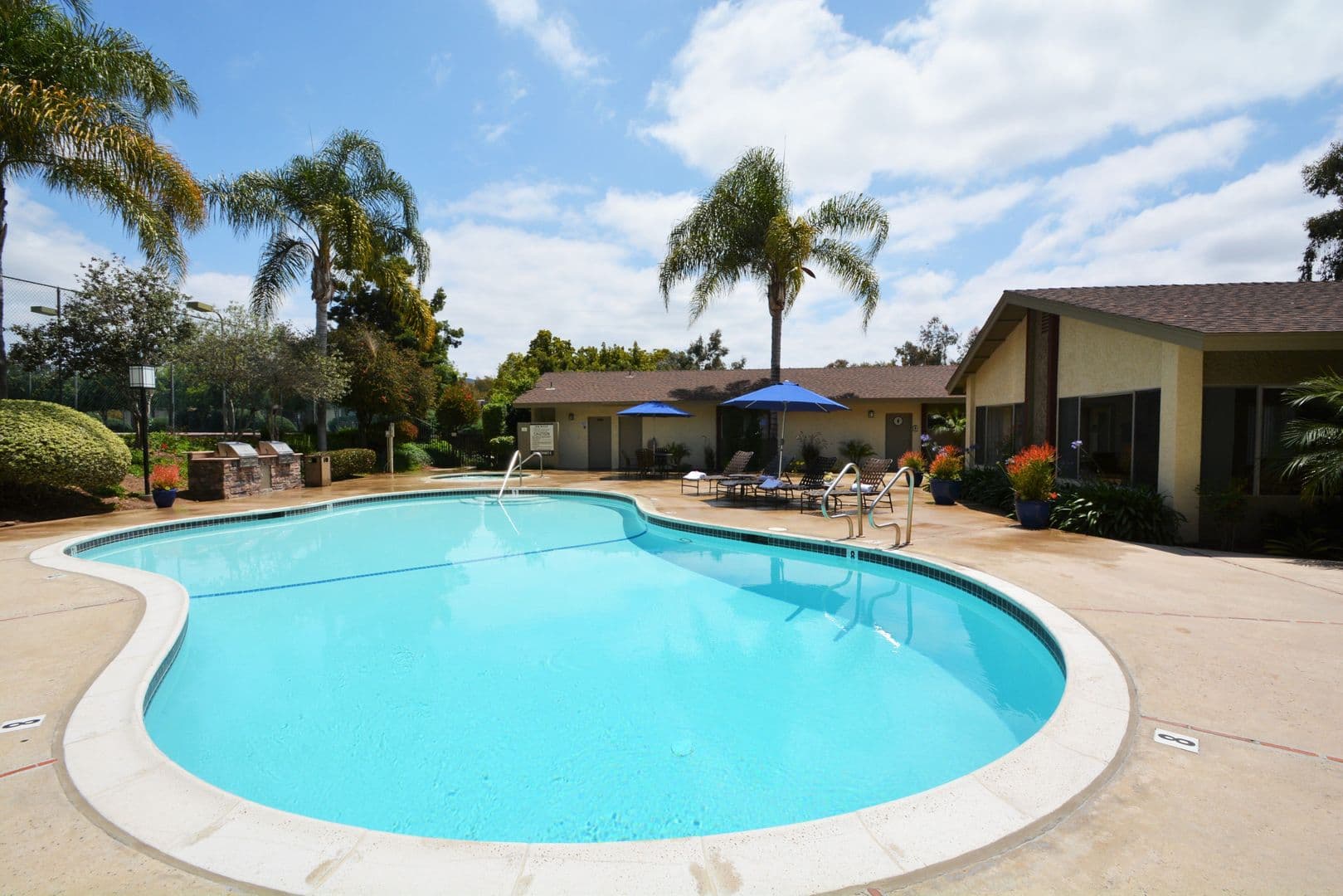 Vista Apartment: 800 East Bobier Drive