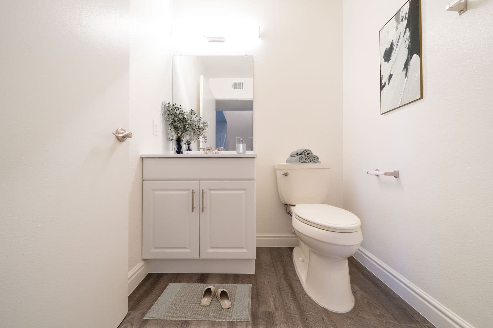 Vista Apartment: 1466 Bonair Road