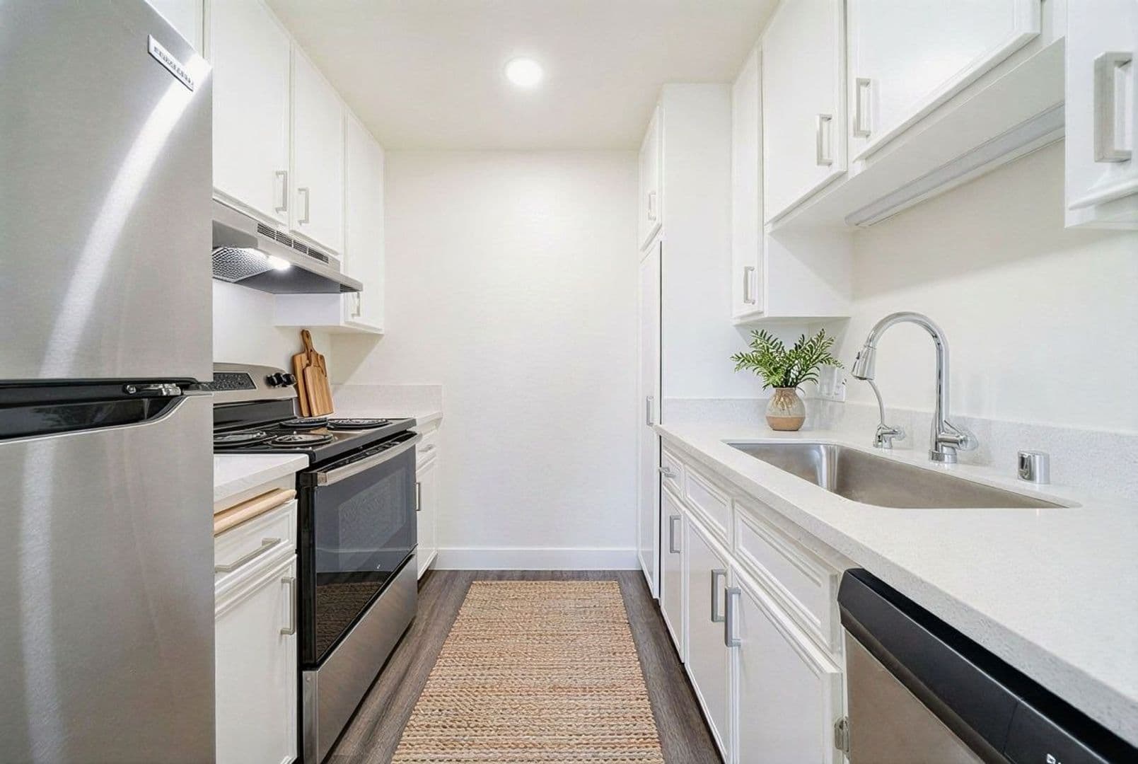 Vista Apartment: 1440 Oak Drive
