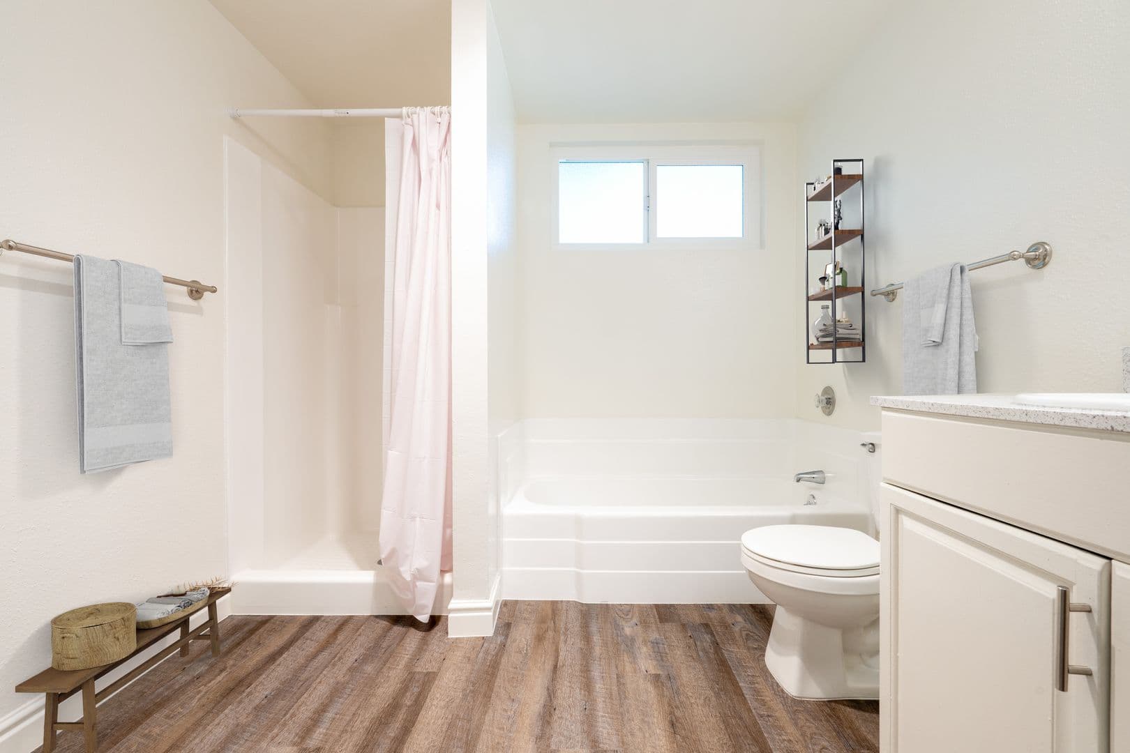 Vista Apartment: 1110 Meadowlake Drive