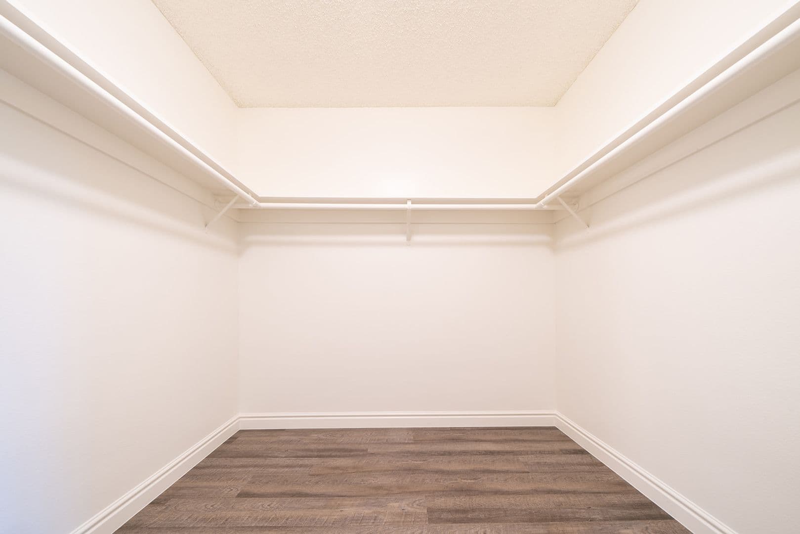 Vista Apartment: 1110 Meadowlake Drive