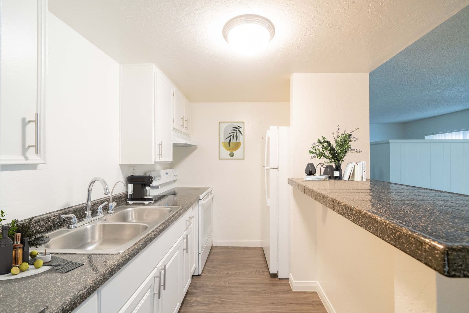 Vista Apartment: 800 East Bobier Drive