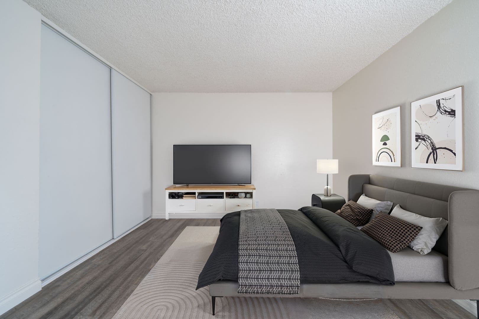 Oceanside Apartment: 180 Canyon Drive