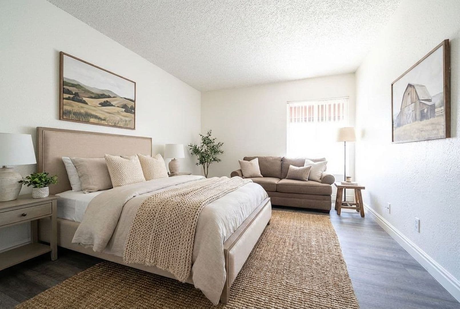 Vista Apartment: 1440 Oak Drive