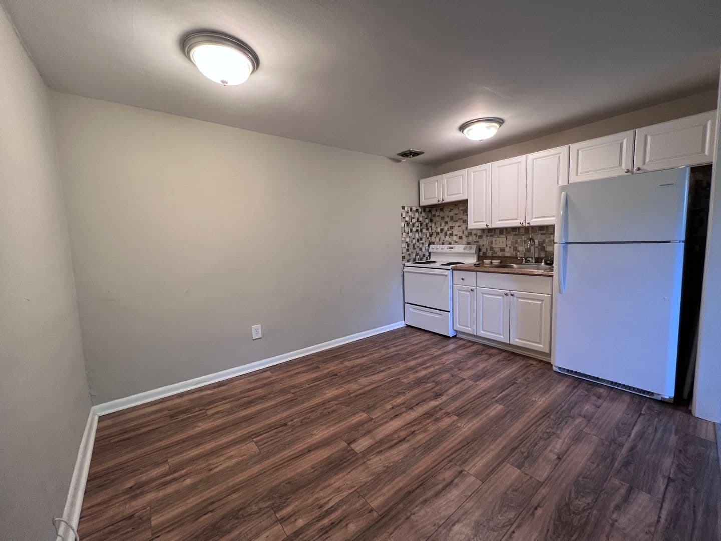 Broomall Apartment: 2201 West Chester Pike