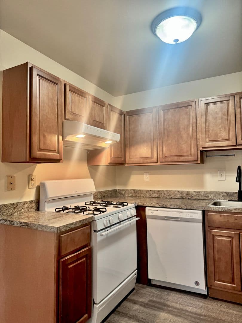 Norwood Apartment: 544-550 Chester Pike