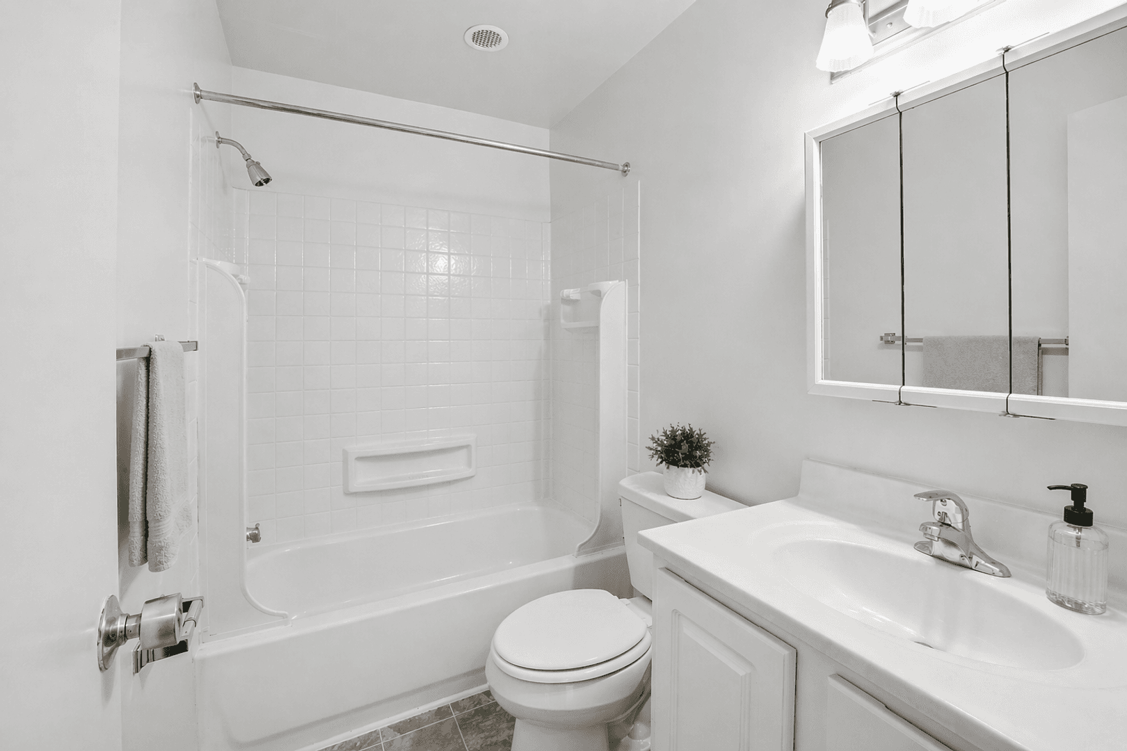 Lebanon Apartment: 1201 West Crestview Drive