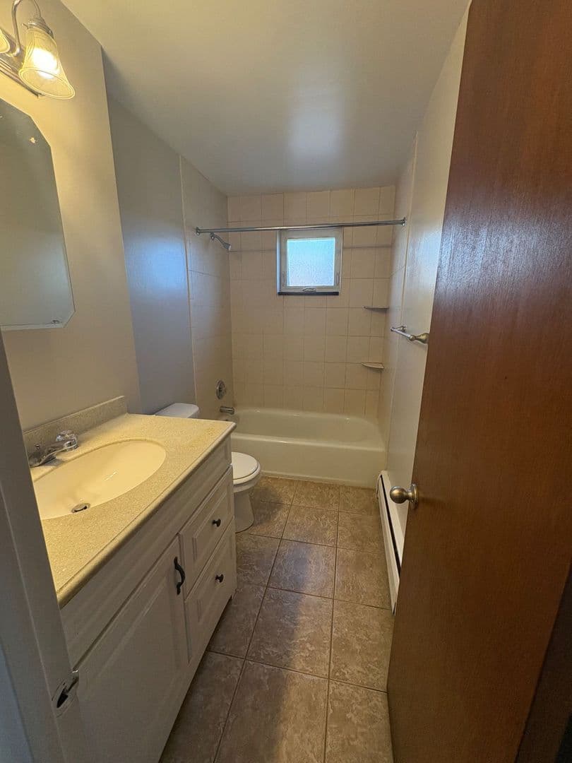 Norwood Apartment: 661 Mohawk Avenue