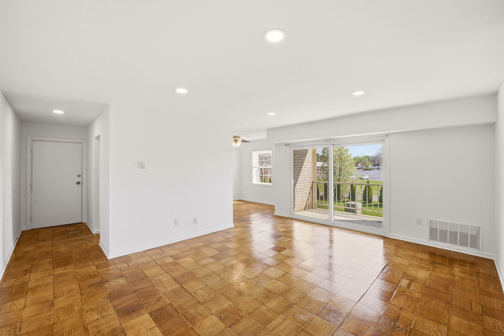 Lebanon Apartment: 1201 West Crestview Drive