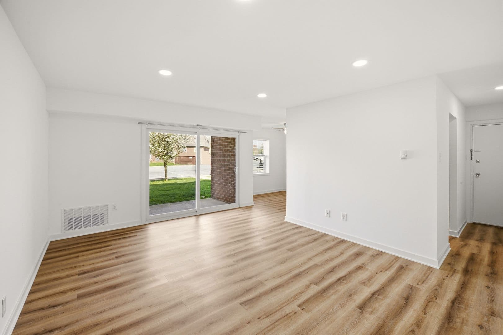 Lebanon Apartment: 1201 West Crestview Drive