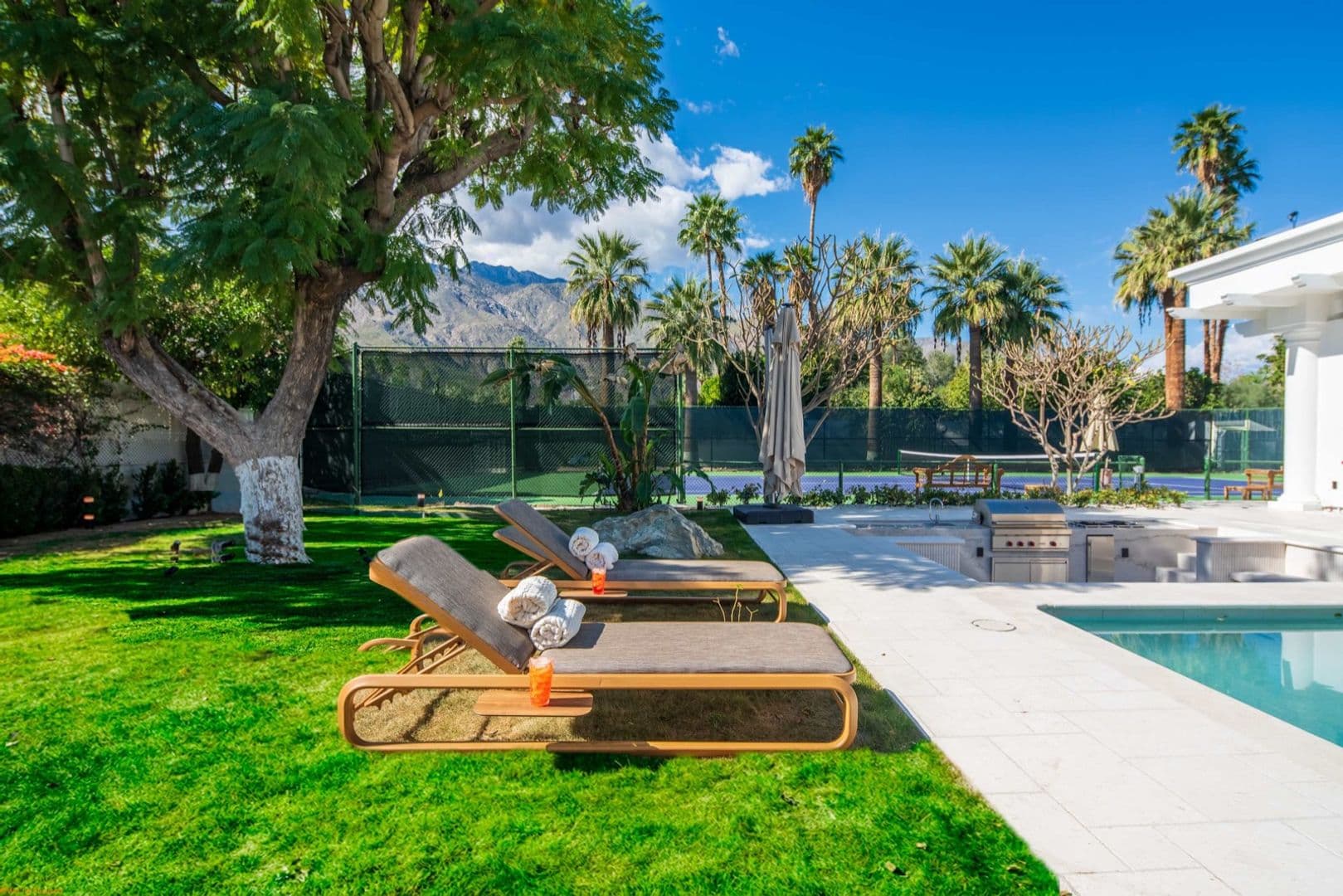 Palm Springs House: 875 Tamarisk Rd