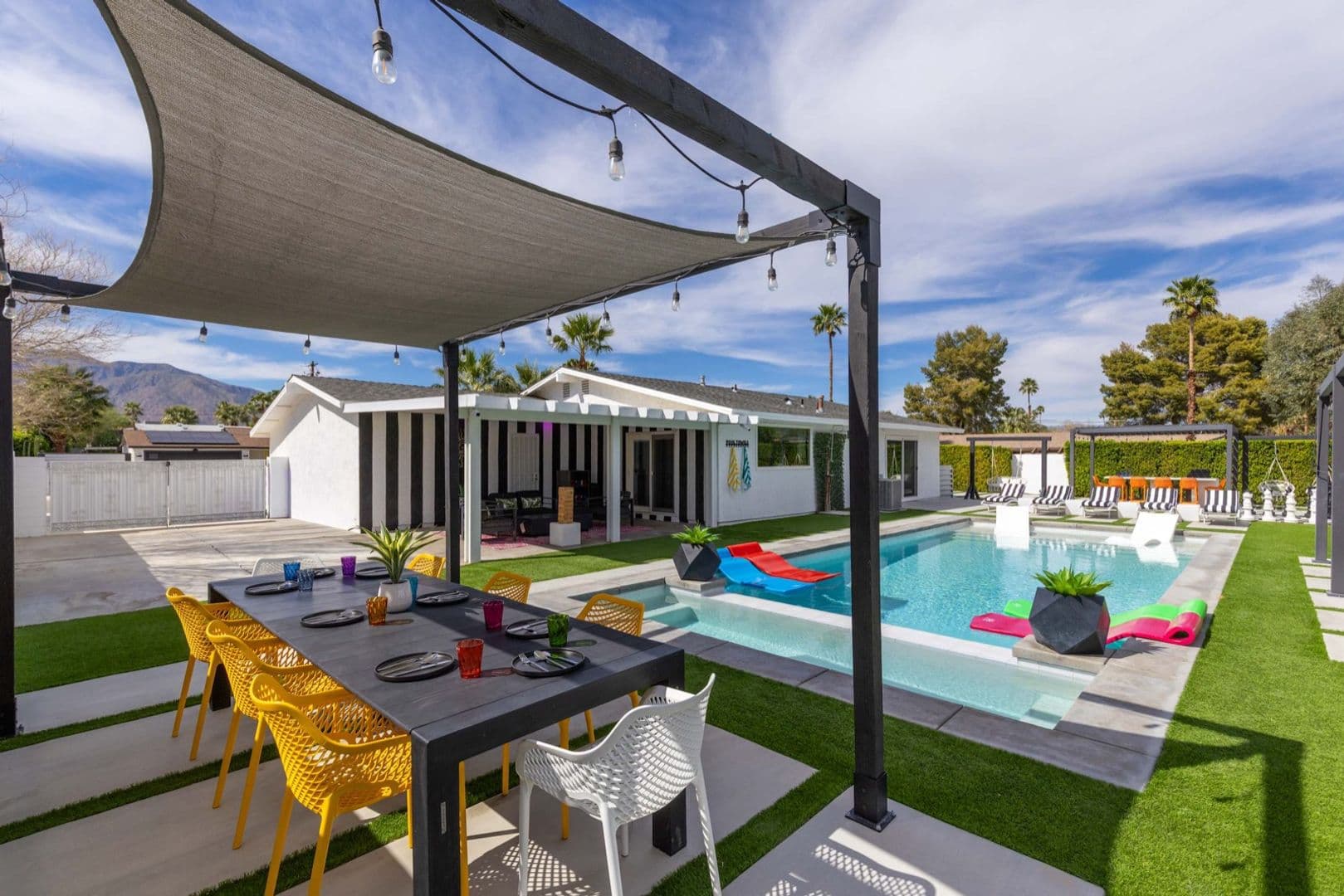 Palm Springs House: 2380 N San Antonio Rd