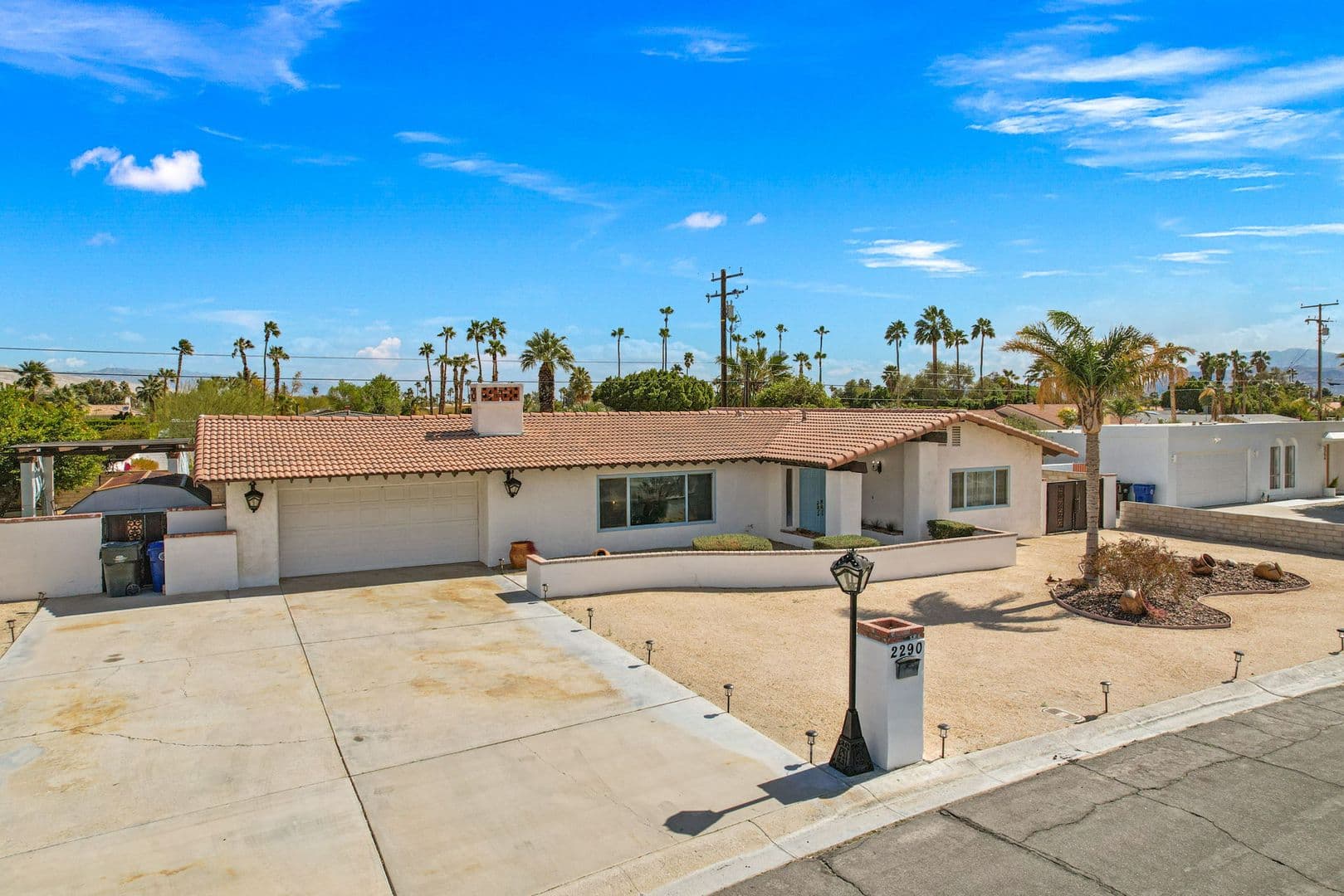 Palm Springs House: 2290 N Victoria Rd