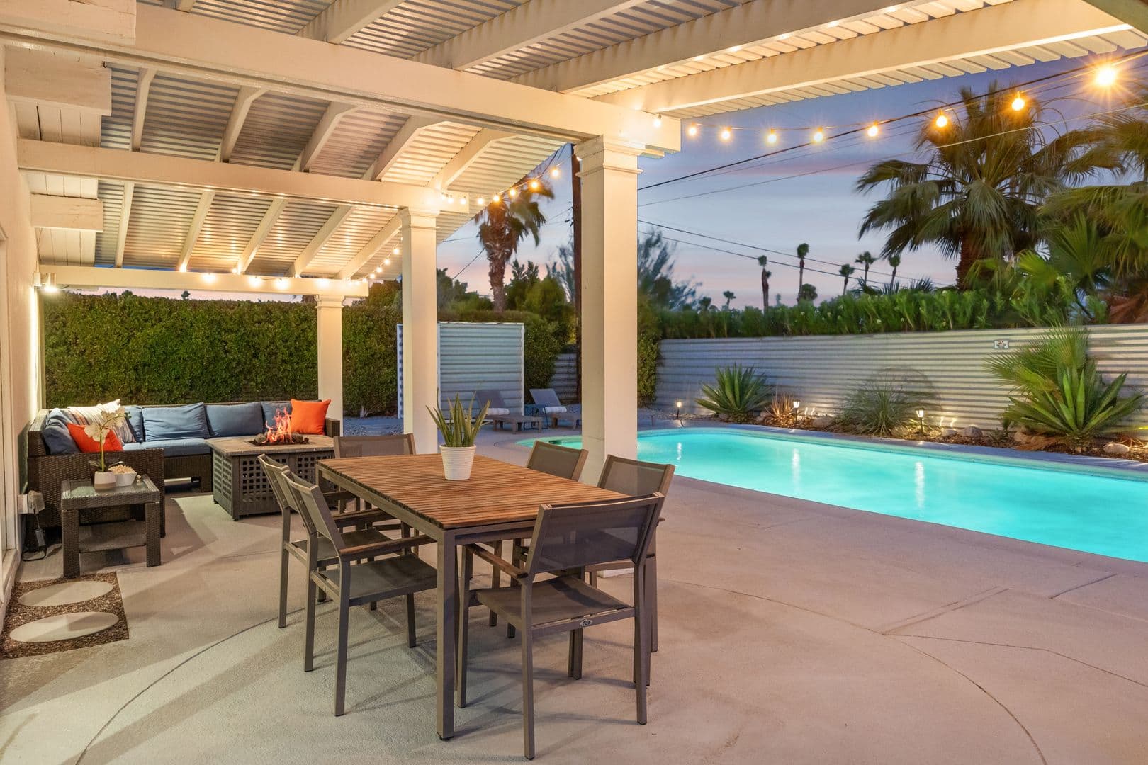 Palm Springs House: 915 E Racquet Club Rd