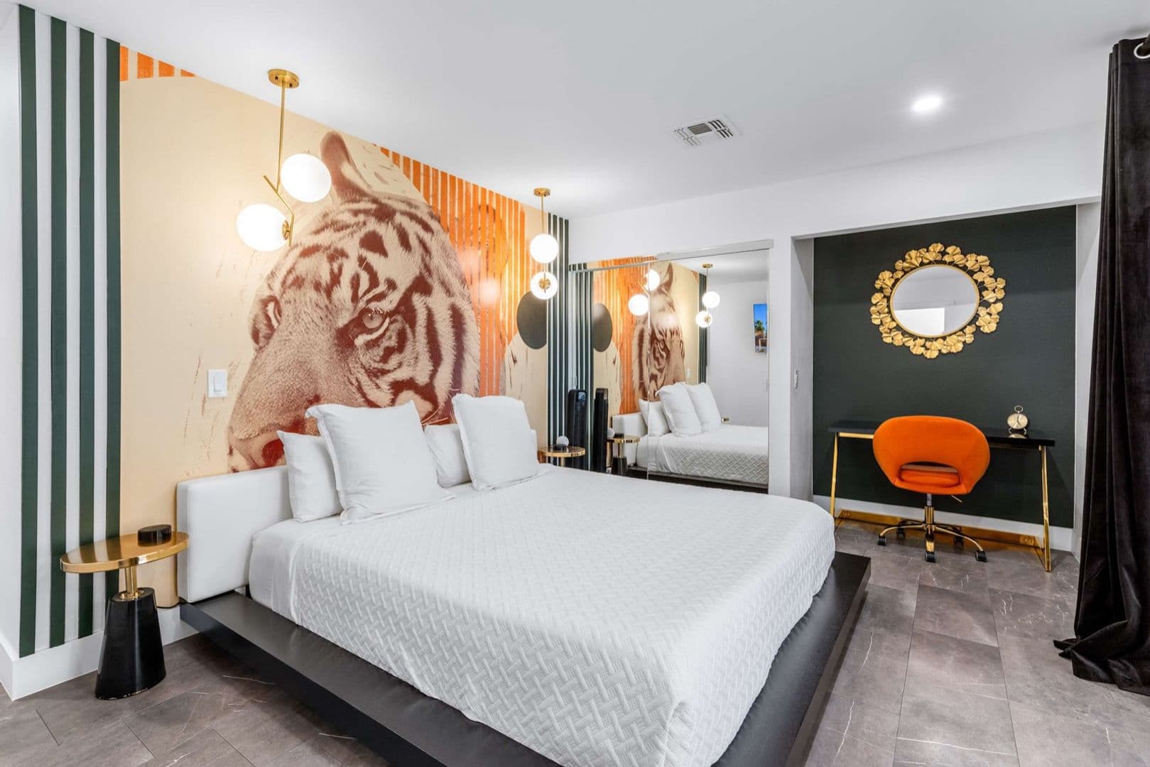 Palm Springs House: 2380 N San Antonio Rd