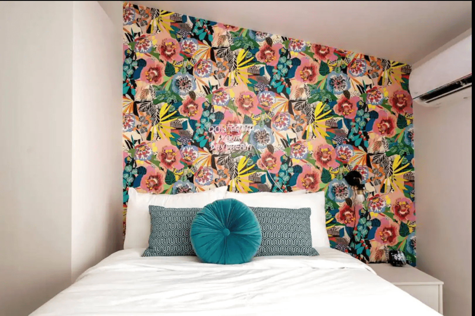Palm Springs House: 547 N Sunrise Way
