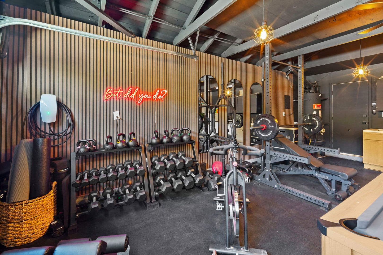 San Diego House: 5865 Cozzens Street