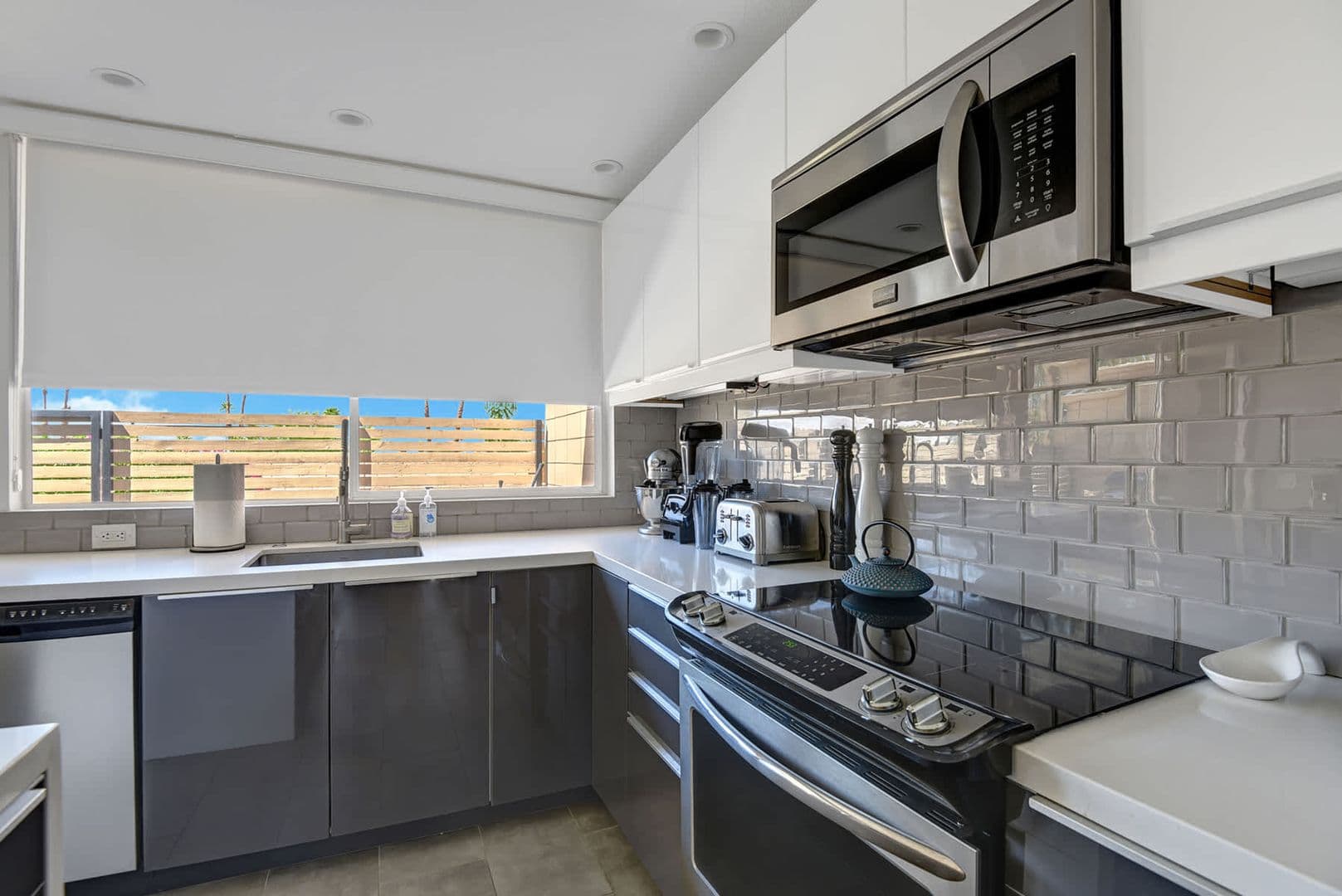 Palm Desert House: 72861 El Paseo