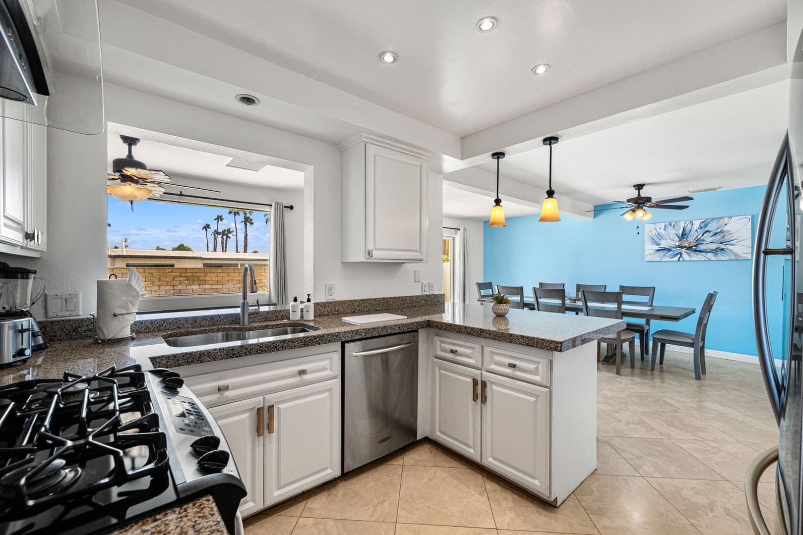 Palm Springs House: 2290 N Victoria Rd