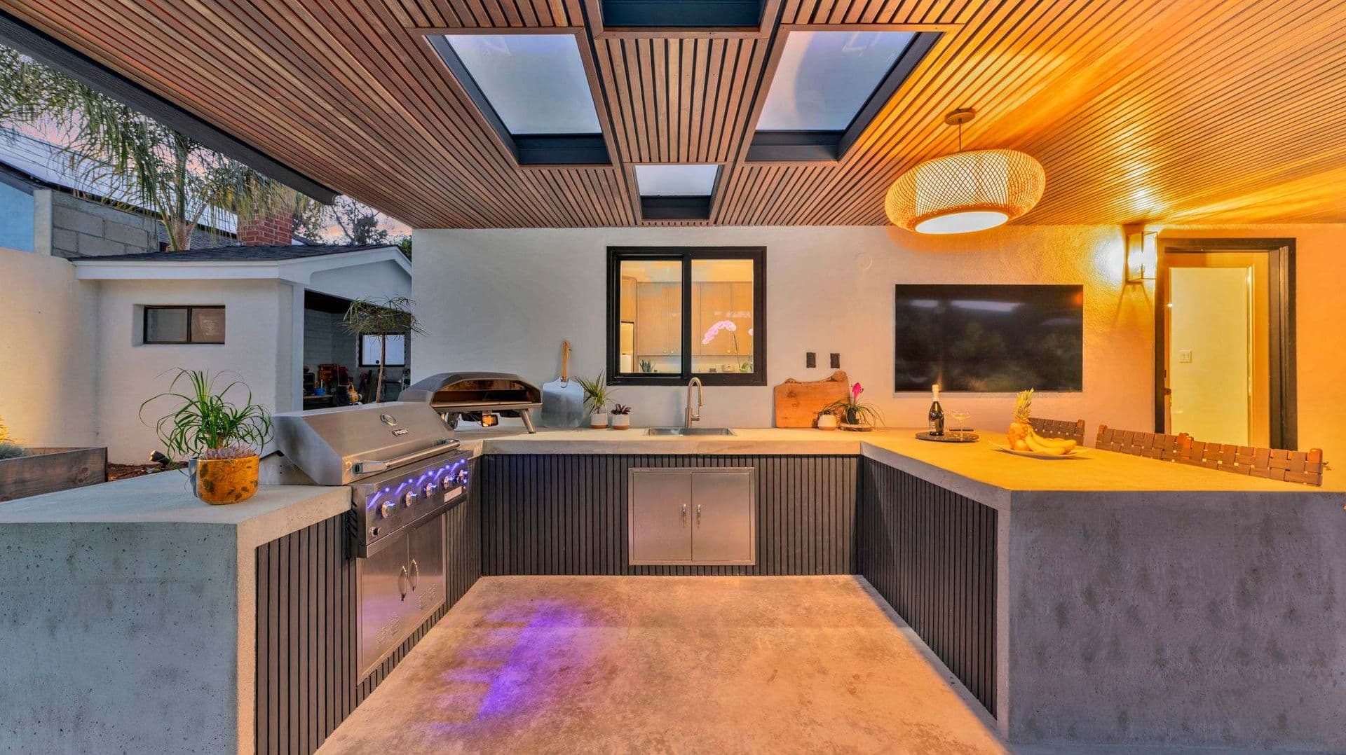 San Diego House: 5865 Cozzens Street
