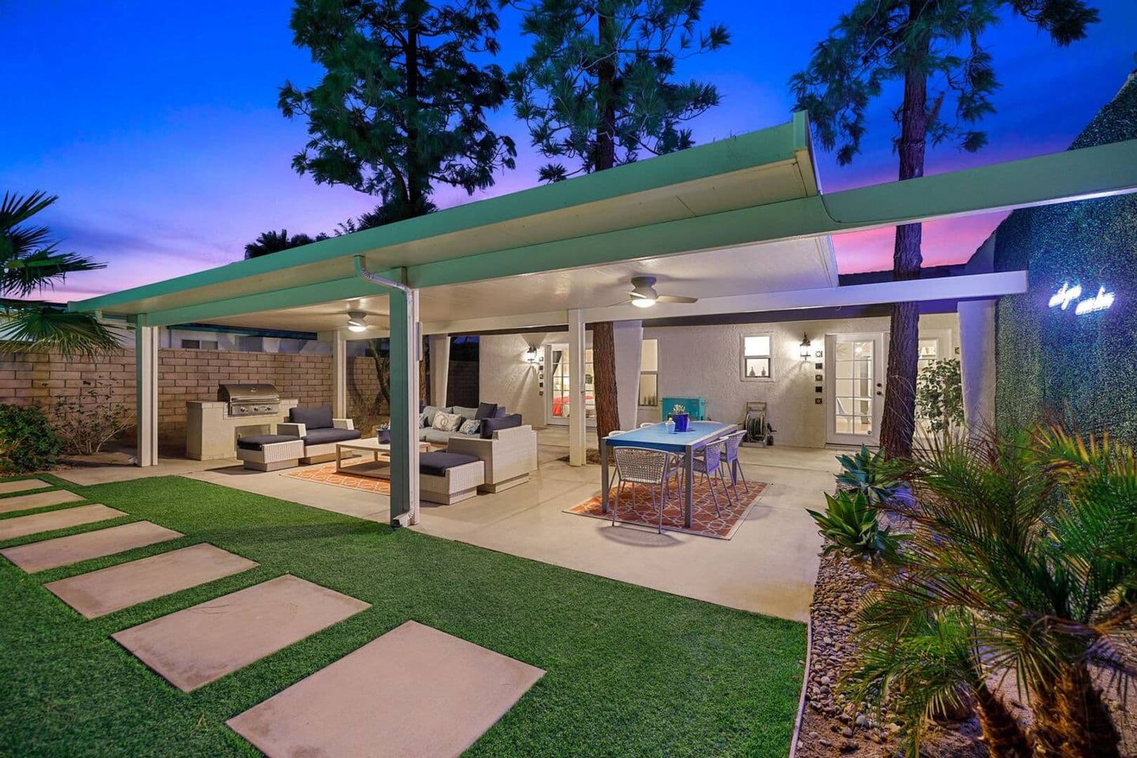 Palm Springs House: 2525 N Cerritos Rd