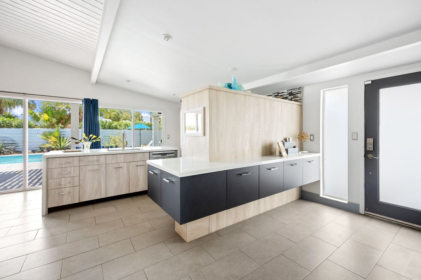 Palm Springs House: 915 E Racquet Club Rd