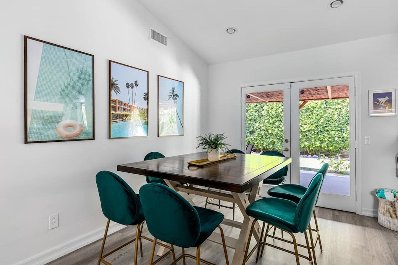 Palm Springs House: 2184 E Powell Rd