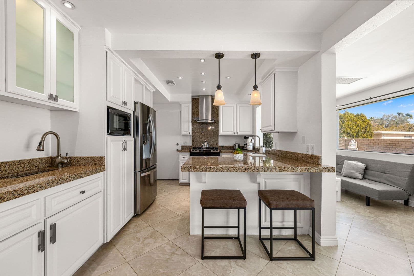 Palm Springs House: 2290 N Victoria Rd