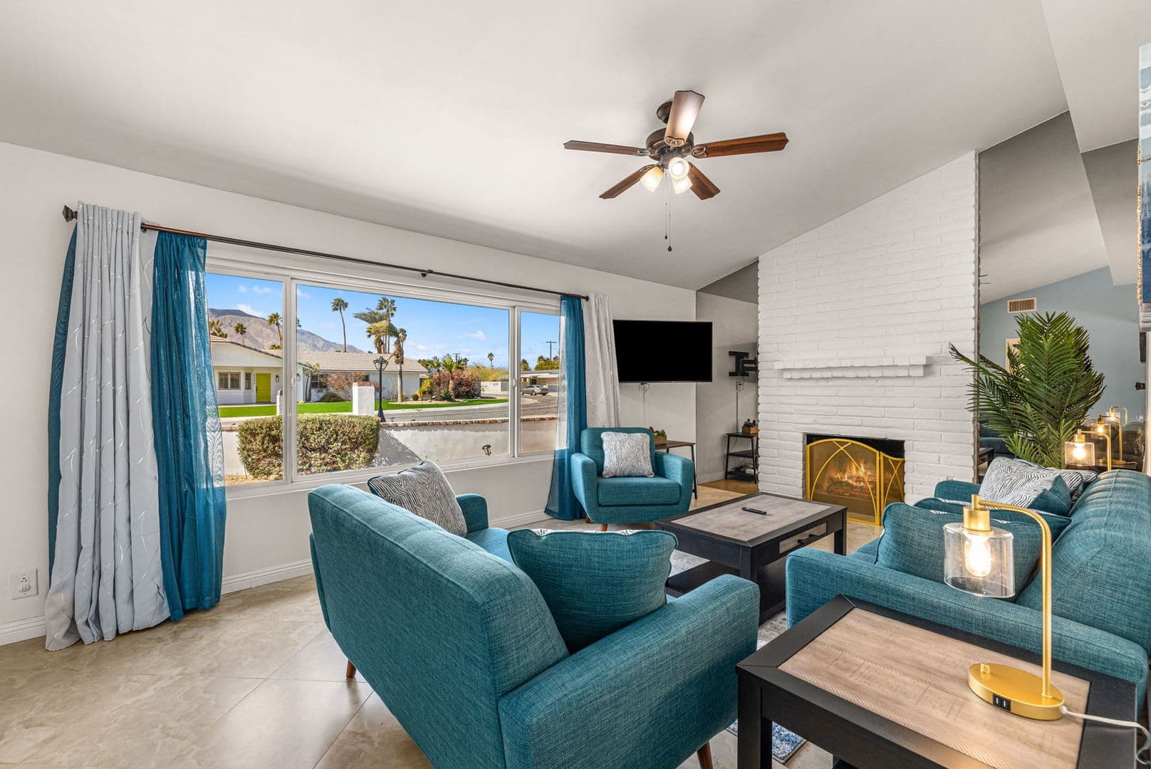 Palm Springs House: 2290 N Victoria Rd