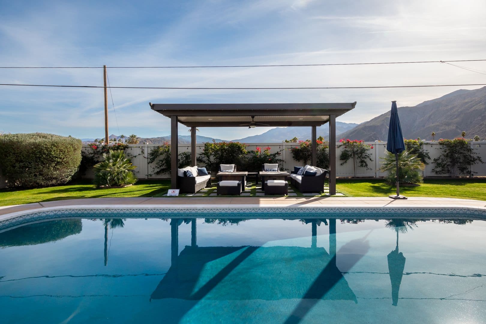 Palm Springs House: 477 East Via Colusa