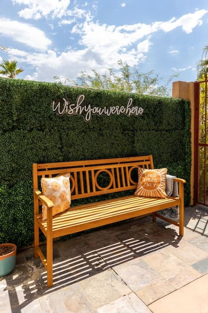 Palm Springs House: 2184 E Powell Rd