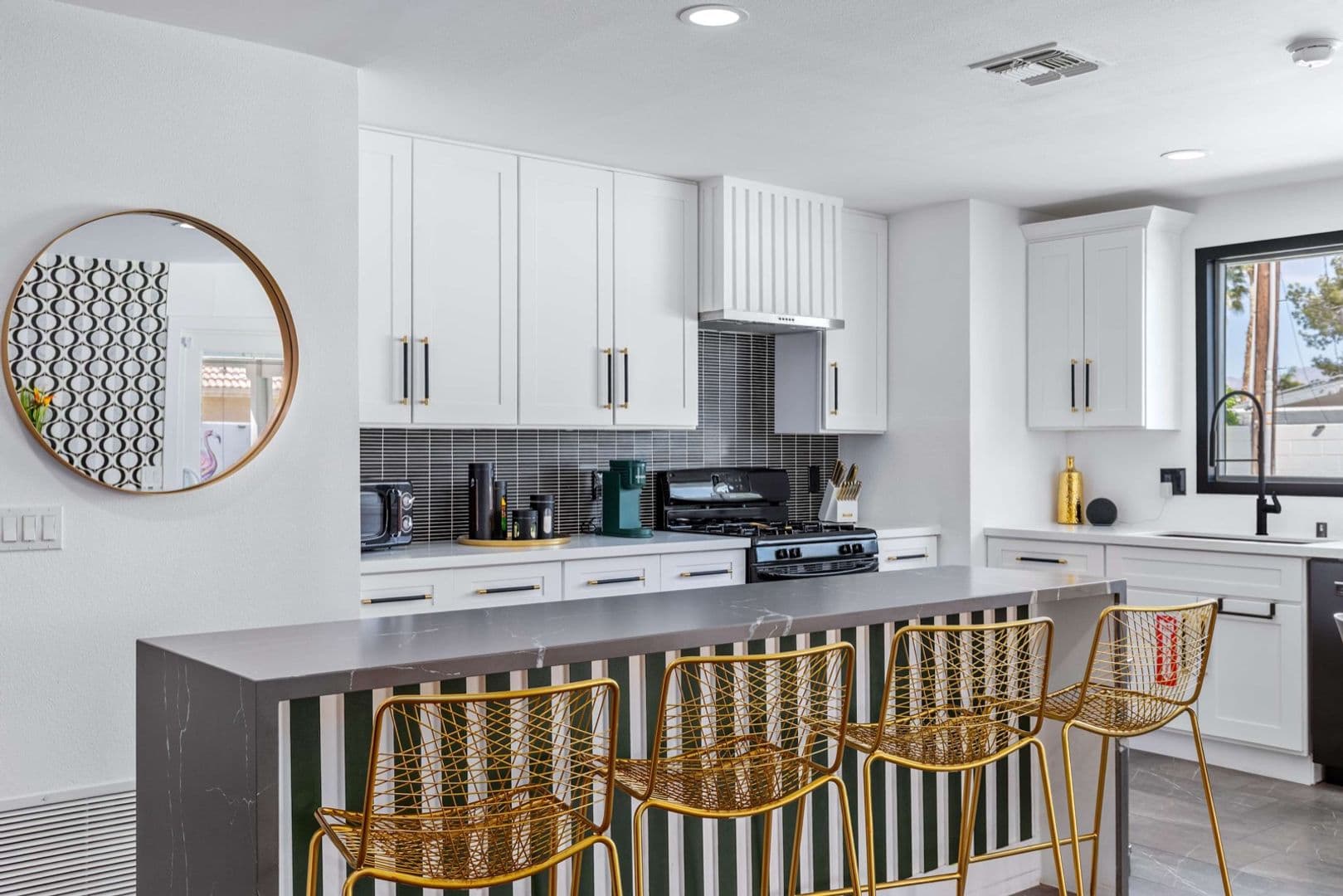 Palm Springs House: 2380 N San Antonio Rd