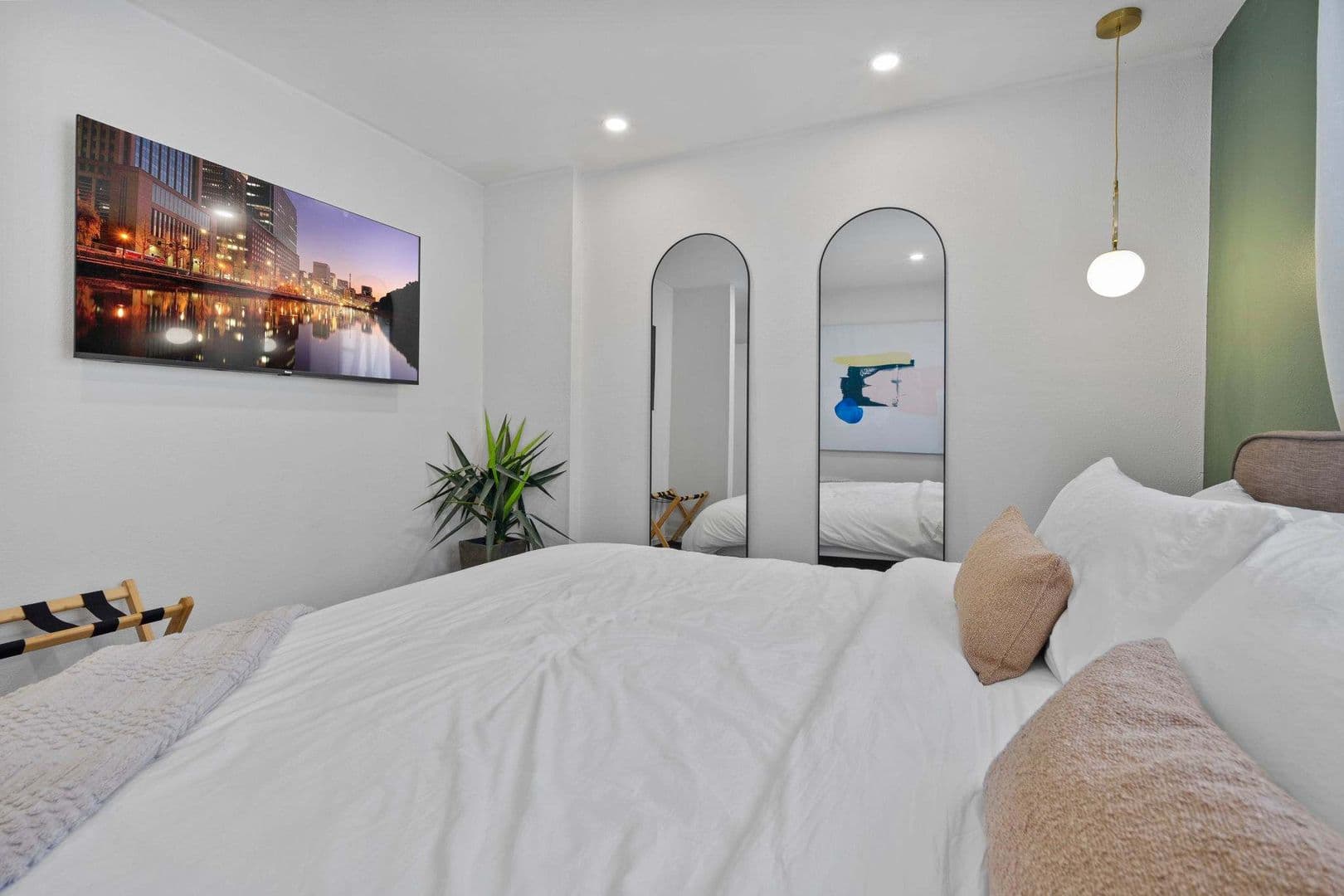 San Diego House: 5865 Cozzens Street
