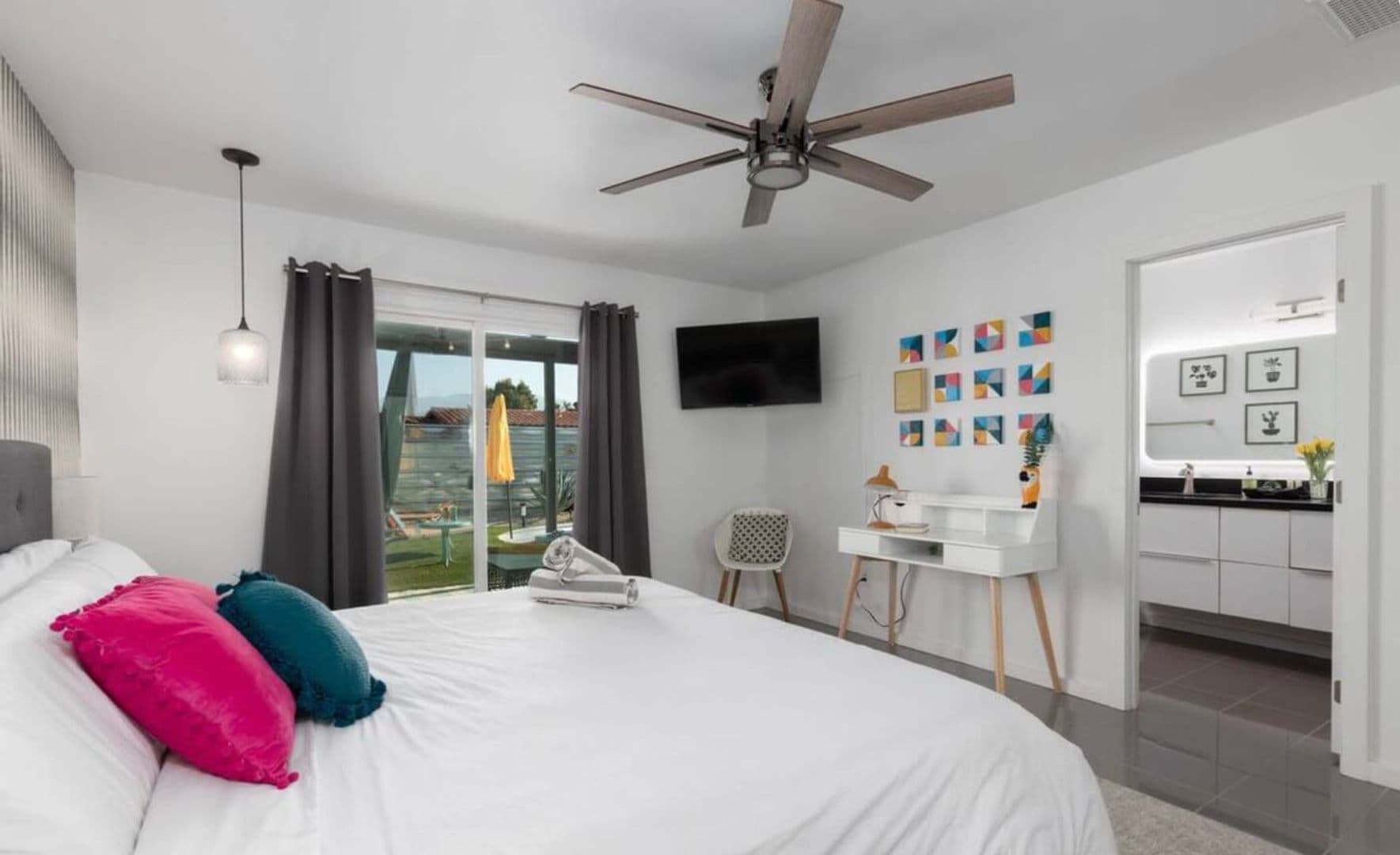 Palm Springs House: 2241 E Finley Rd