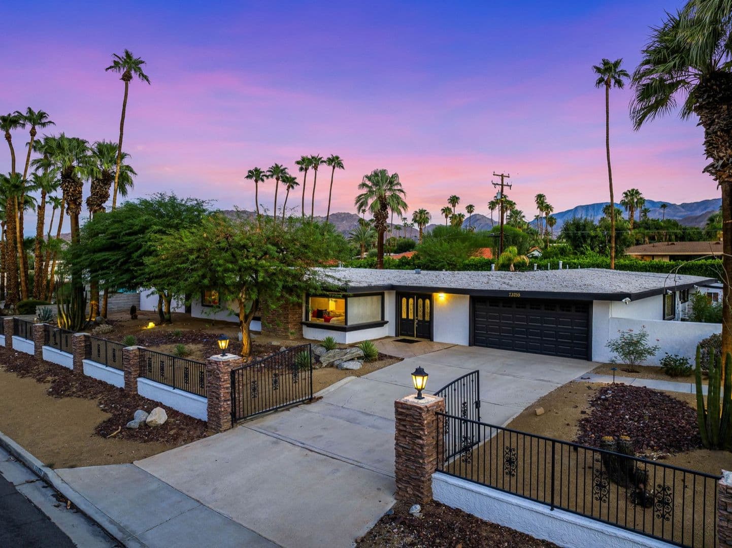 Palm Desert House: 73255 Grapevine Street