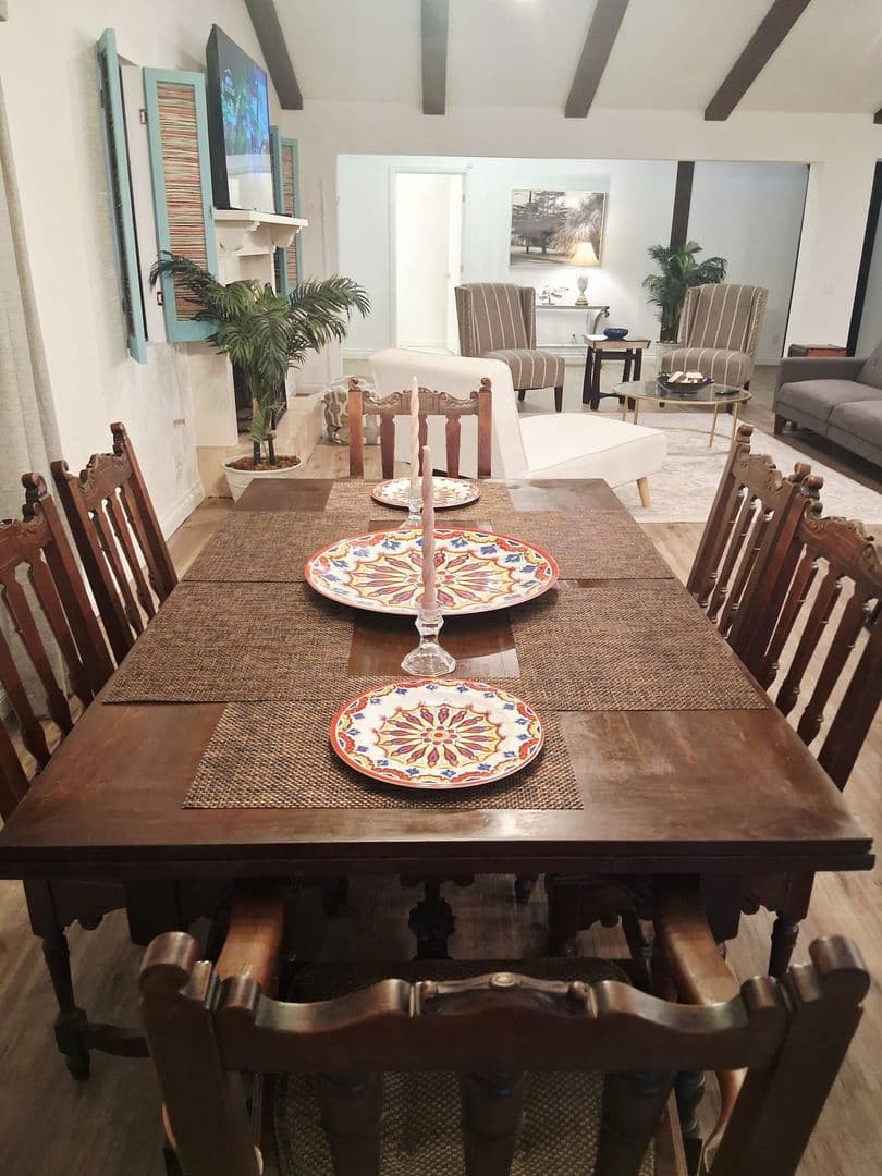 Fallbrook House: 1412 El Nido Dr