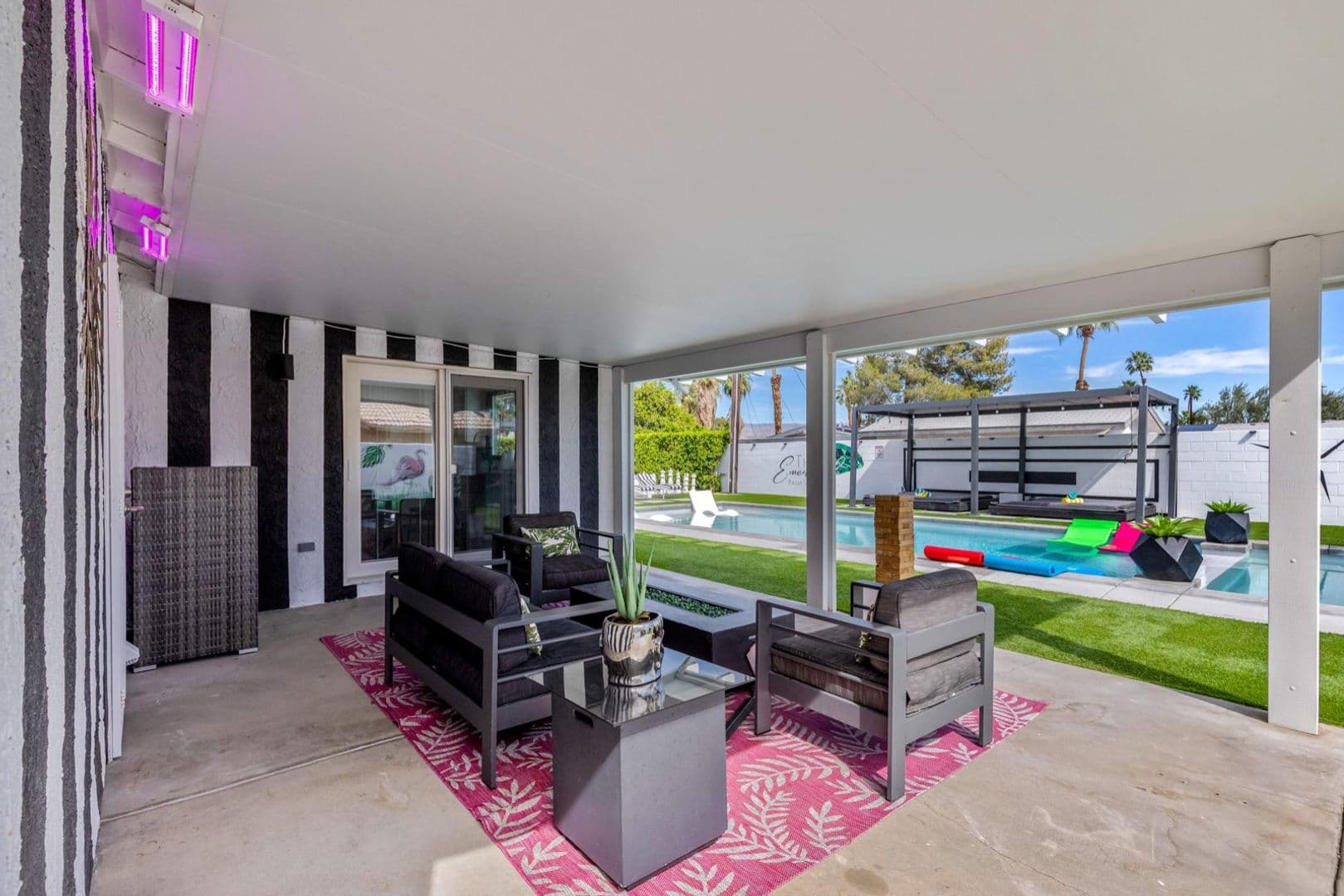 Palm Springs House: 2380 N San Antonio Rd