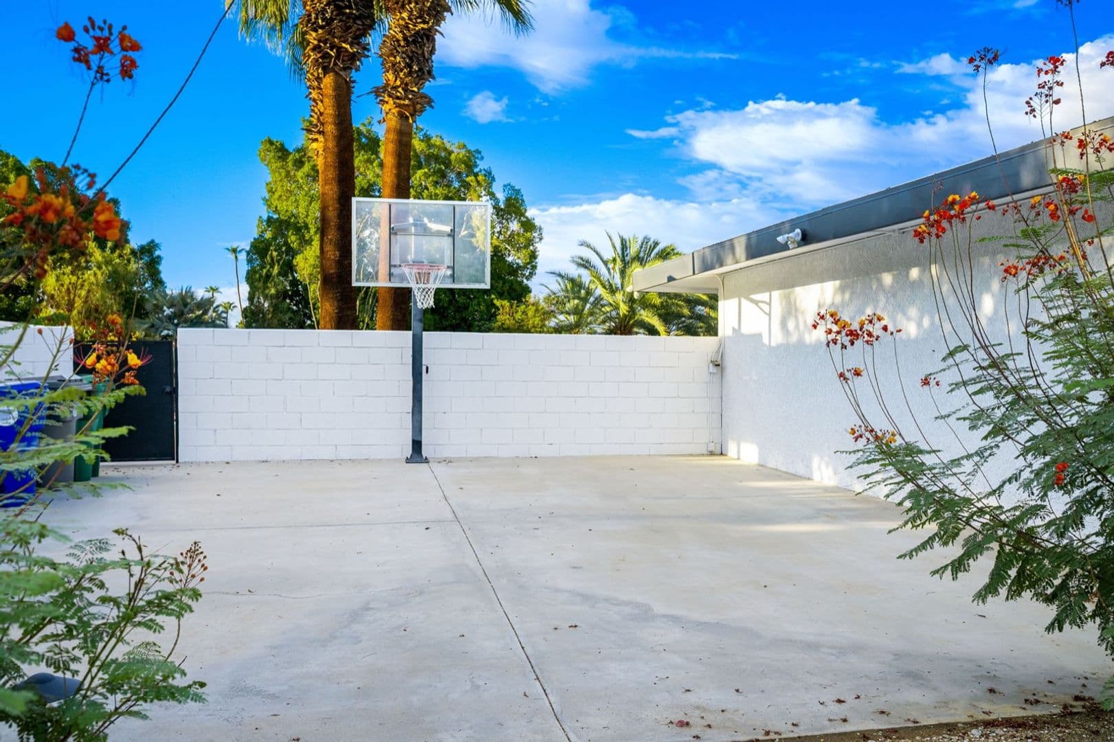 Palm Desert House: 73255 Grapevine Street
