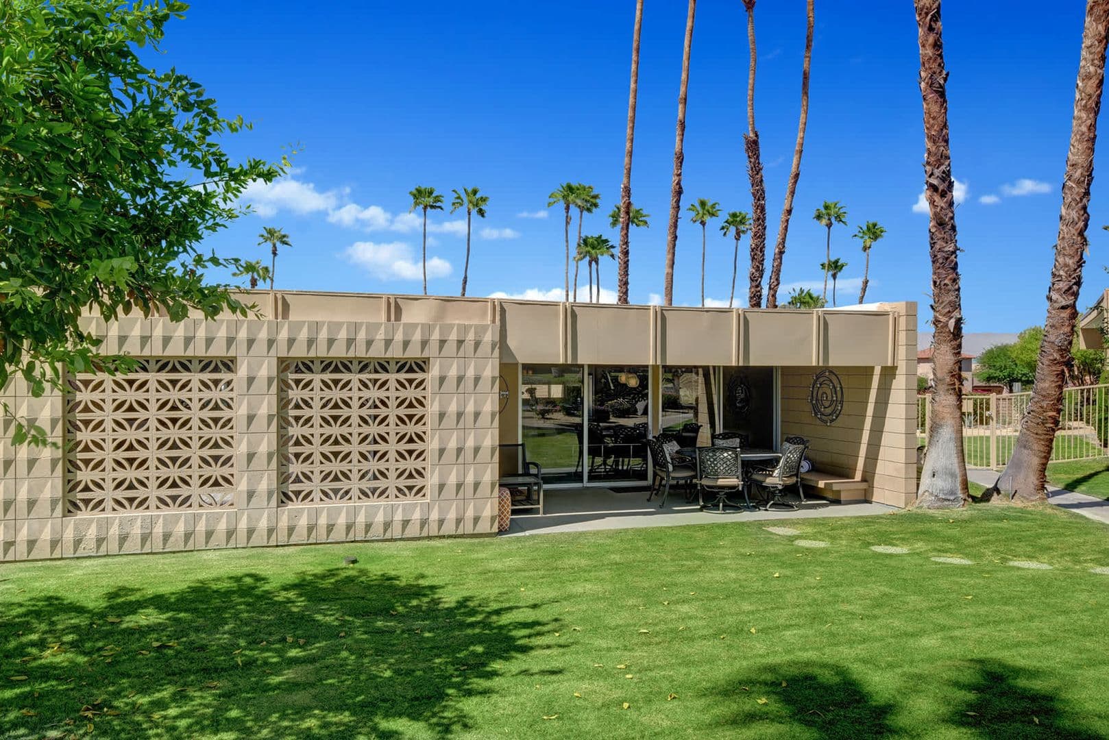 Palm Desert House: 72861 El Paseo