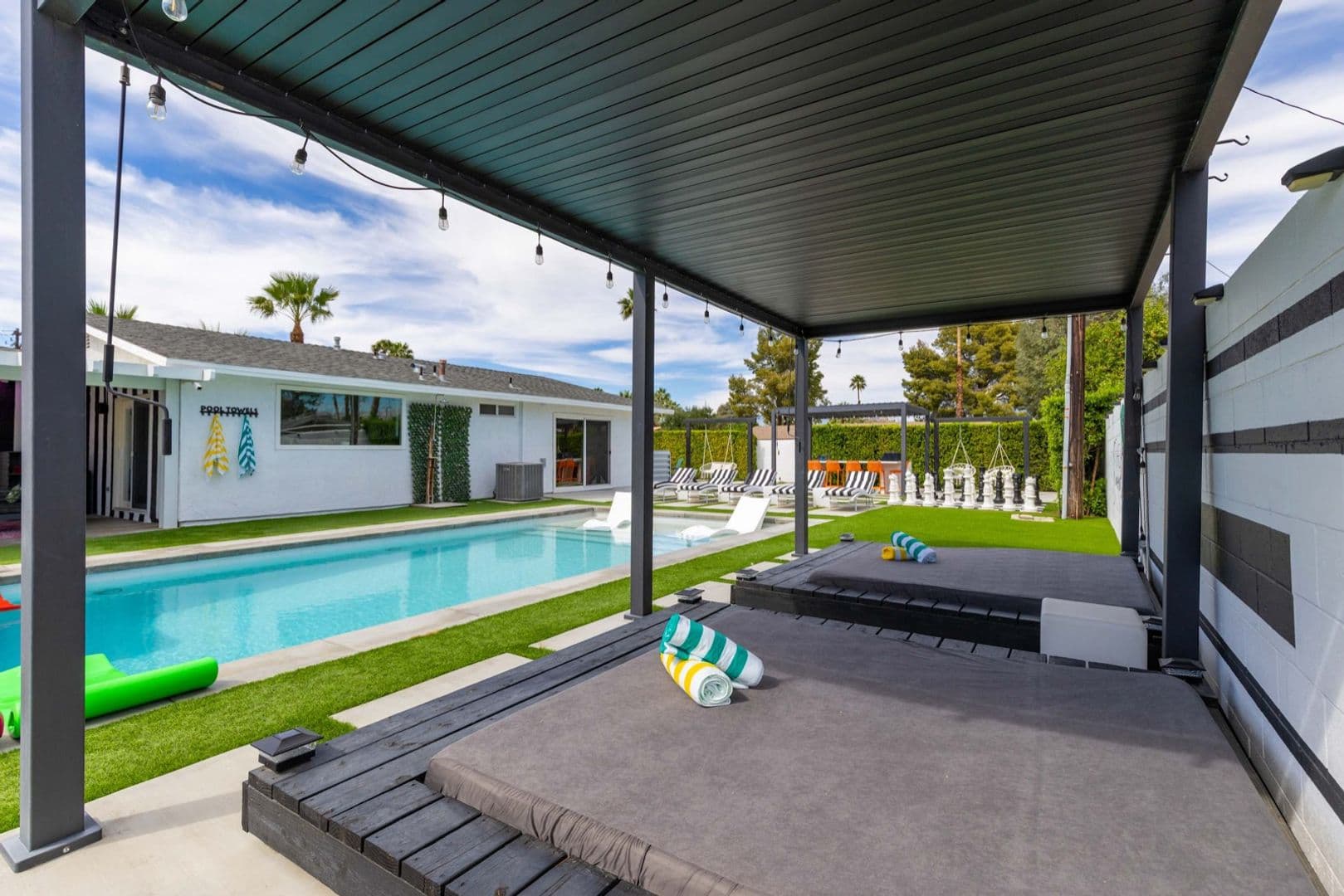Palm Springs House: 2380 N San Antonio Rd