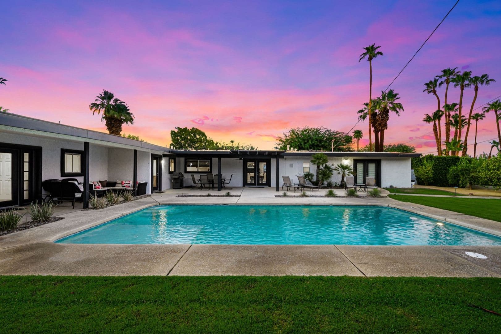 Palm Desert House: 73255 Grapevine Street