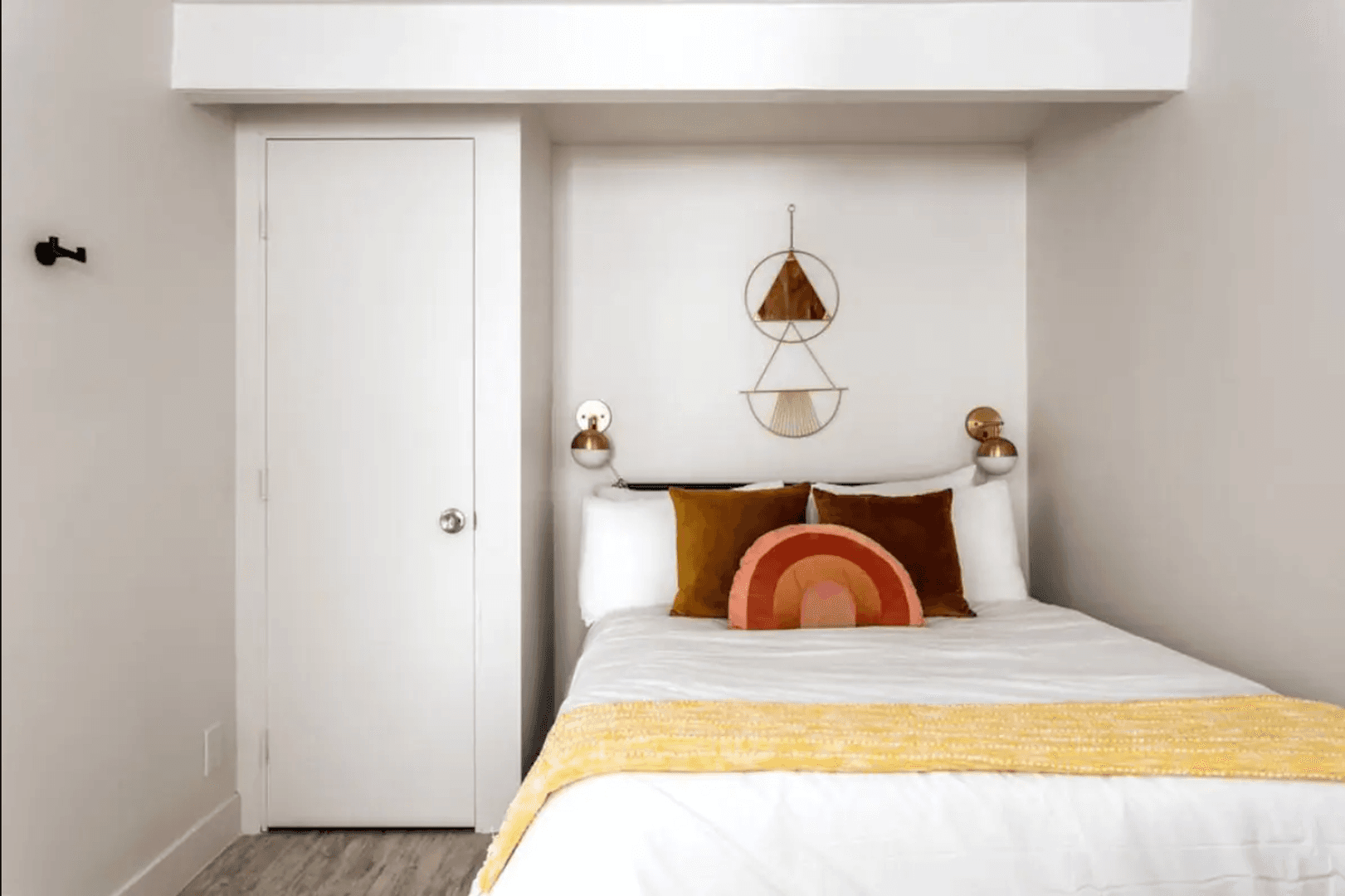 Palm Springs House: 547 N Sunrise Way