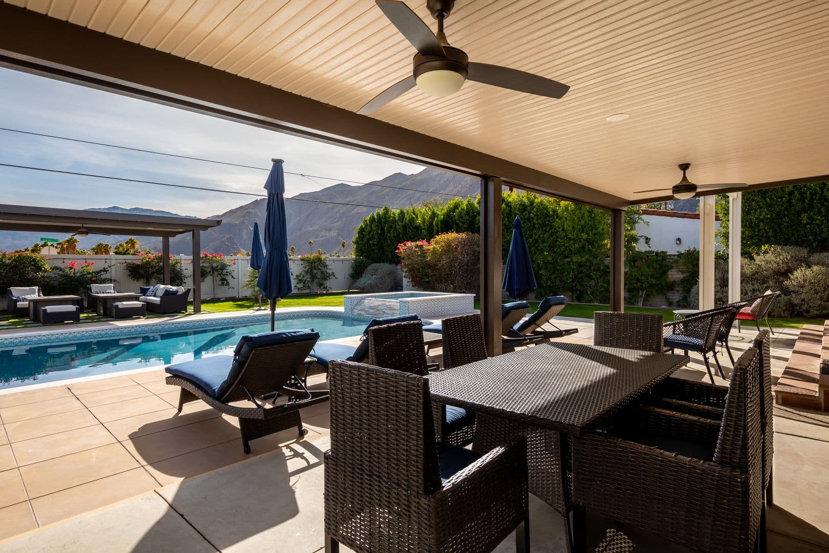 Palm Springs House: 477 East Via Colusa