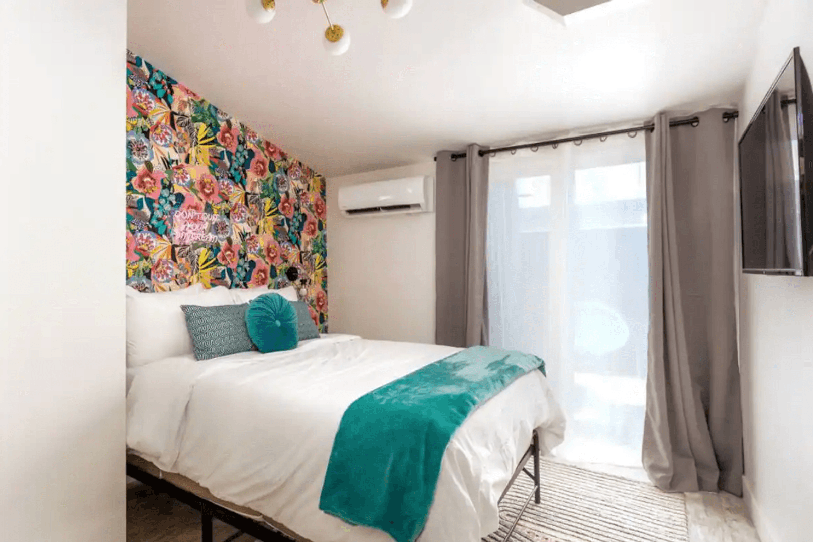 Palm Springs House: 547 N Sunrise Way
